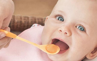 [Translate to chinese traditionally:] baby nutrition